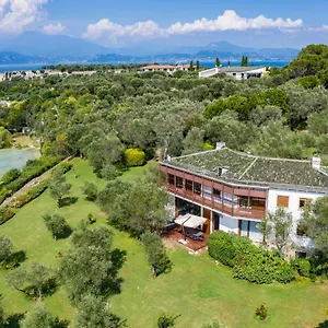 Villa Giustiniani, Sirmione